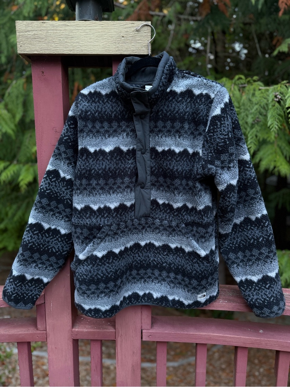 The North Face Men's Black & Gray Patterned Zip Fleece Pullover